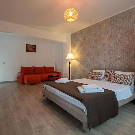 Magnum By Sunny Mamaia Apartment