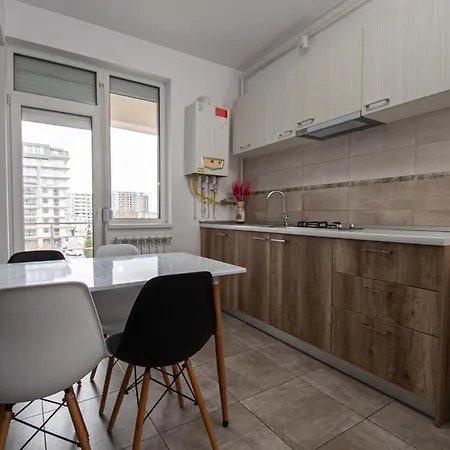 Magnum By Sunny Mamaia Apartment